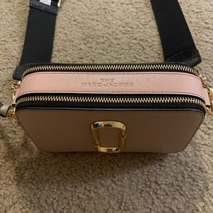 Brand new Marc Jacobs Snapshot purse! Just too small for me!
